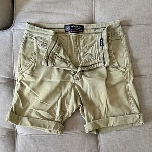 American Eagle slim short in olive